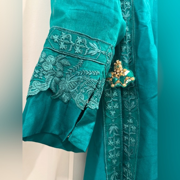 Farah Talib Aziz Beautiful Green A-line Long Sleeve Dress - Picture 7 of 8